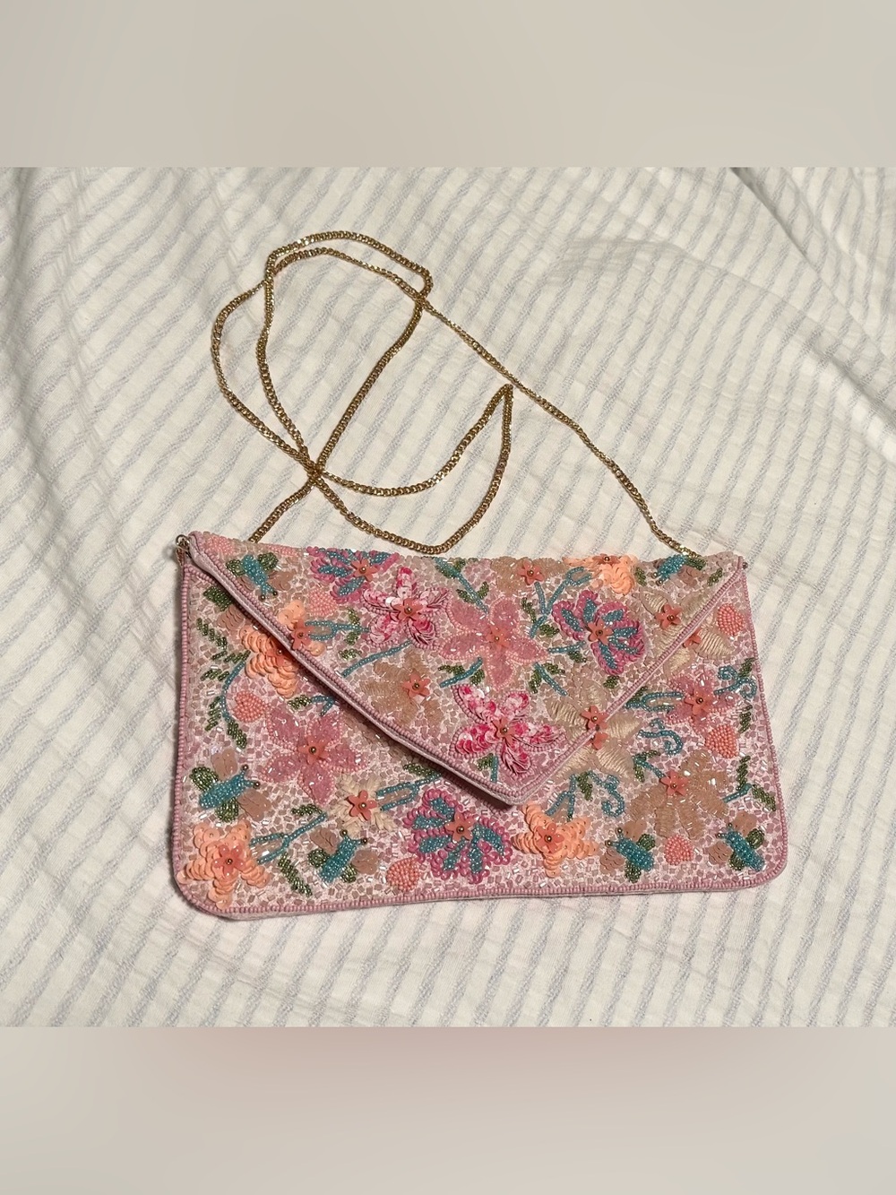 LULUS - Embroidered Pink Floral Evening Clutch with Chain